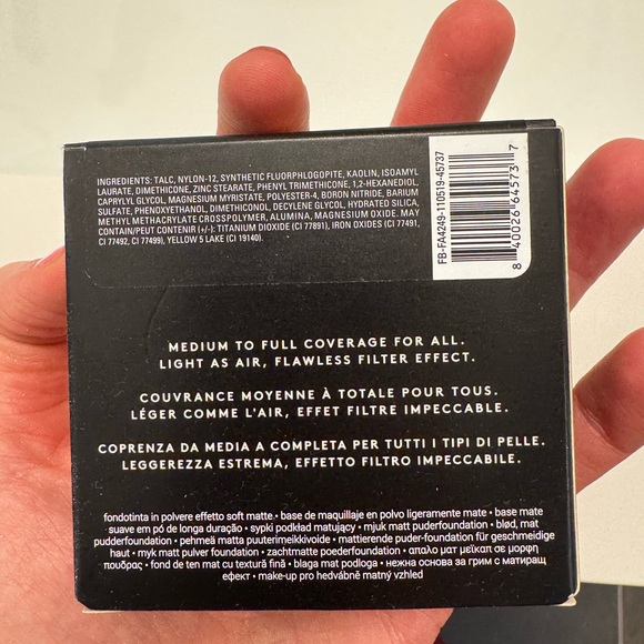 Fenty Beauty Pro Filt'r Soft Matte Powder Foundation - Black - Picture 3 of 4